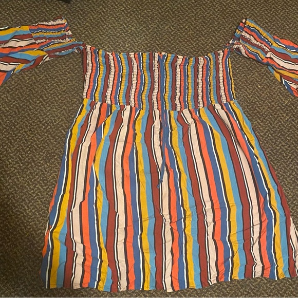 Colourful Large Off the Shoulder Guess Dress - Picture 2 of 3
